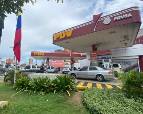 Long queues for gasoline disappear in Venezuela's "oil city"