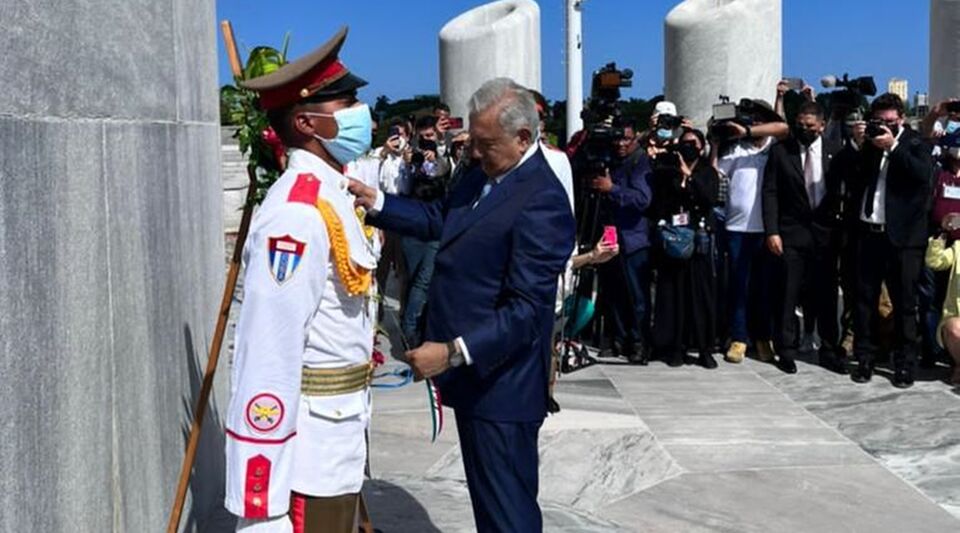 López Obrador arrives in Cuba amid claims of national mourning for the explosion of the Saratoga hotel