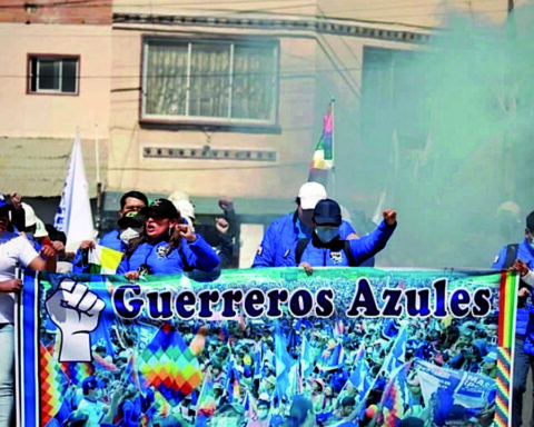 Luis Arce also has his "Guerreros Azules"