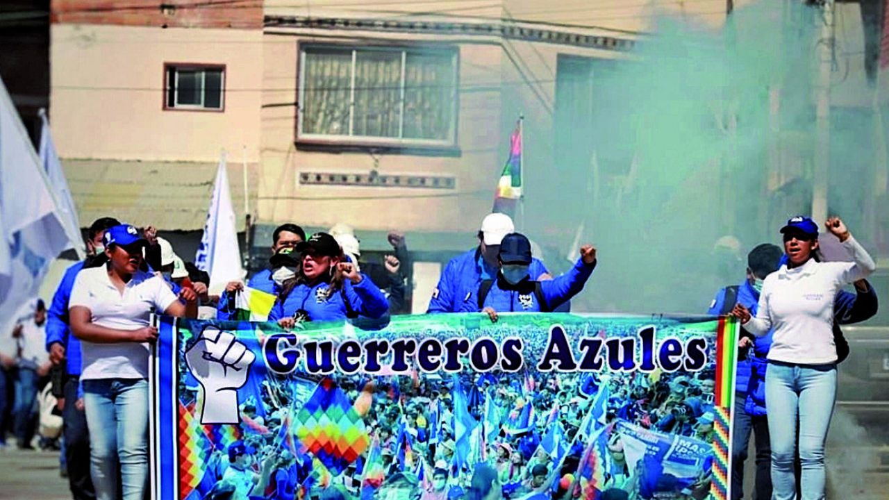 Luis Arce also has his "Guerreros Azules"
