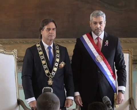Luis Lacalle Pou received the highest decoration of honor of Paraguay