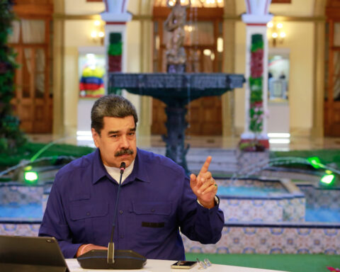 Maduro announced that he will offer shares of public companies, including oil companies, on the stock market