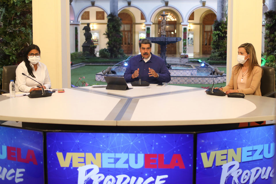 Maduro announces that they will offer shares of public companies on the stock market