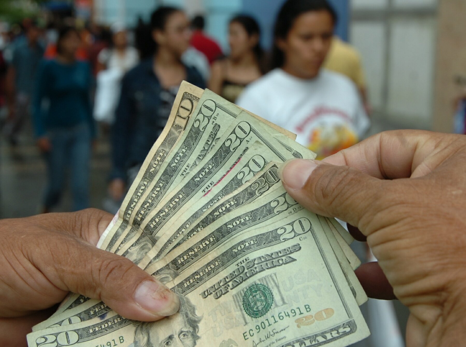 Mass migration increases sending family remittances to Nicaragua