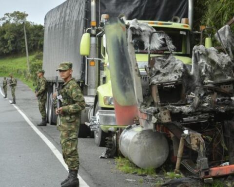 Merchants ask for control before armed strike