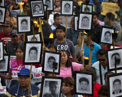 Clamando por los desaparecidos. Foto: WPR.