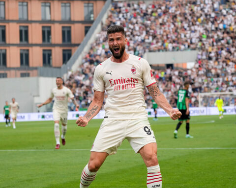 Milan wins the Italian Serie A after 11 years