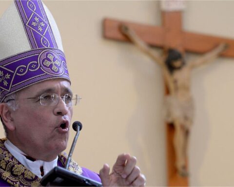Monsignor Báez encouraged not to give up in the face of difficulty, "nor back down in hard times"