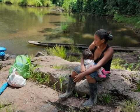 More than 60 indigenous families flee settlers and abandon productive areas