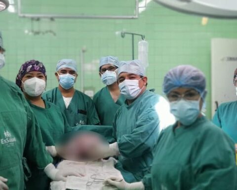 Mother's Day: doctors save a 51-year-old mother after removing a huge 7-kilo tumor