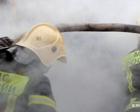 Nearly 200 buildings on fire and at least five dead in Russia by gigantic fire