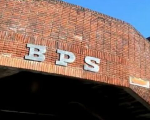 Number of people in unemployment insurance fell by 3,610 from March to April