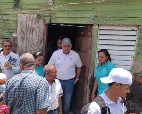 Defensor del Pueblo promete apoyo a familias del Hoyo de La Zurza, en reclamo reubicación