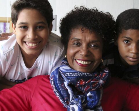 On Mother's Day, women talk about single-parent adoption in Brazil