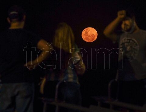 On Sunday night you can see a "blood Moon"