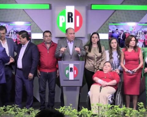 PRI presents its electoral reform;  also proposes the reduction of legislators