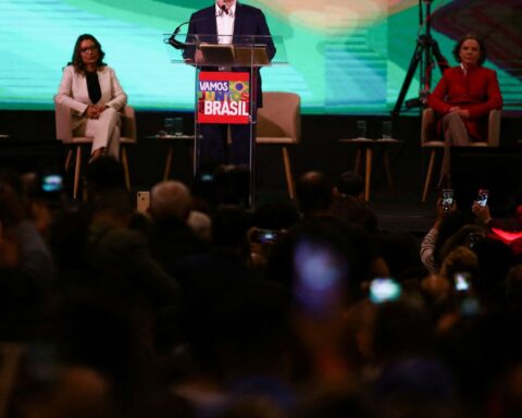 PT launches Lula's pre-candidacy for president with Alckmin as vice