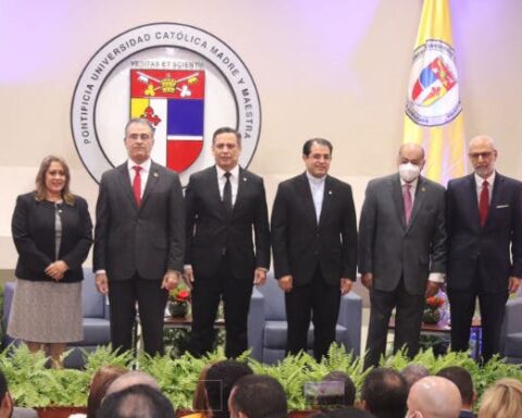 PUCMM realiza conversatorio con presidentes de las Altas Cortes
