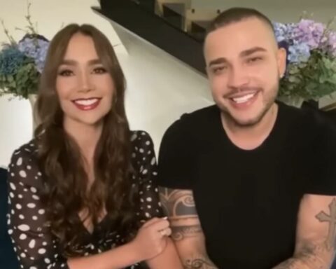 Paola Jara and Jessi Uribe said yes, I accept!