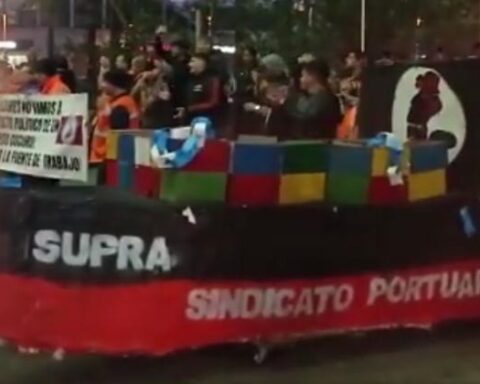 Port union strikes in the public sector of all ports in the country