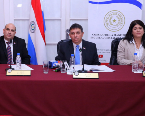 President of the Council contradicts himself when justifying shortlists