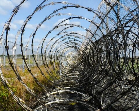 Mujer ROCHA ecuador Ártico sábana Toledo Chico Rivera Violencia doméstica