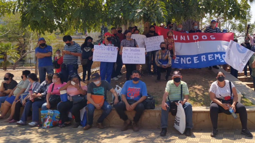 Quinieleros older adults are left on the street for raising little