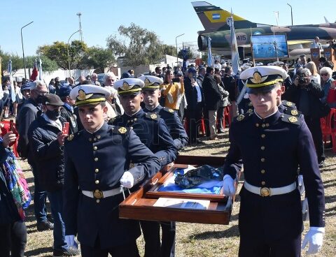 Remains of a plane that fell in 1982 were enthroned in the Malvinas National Museum in Oliva