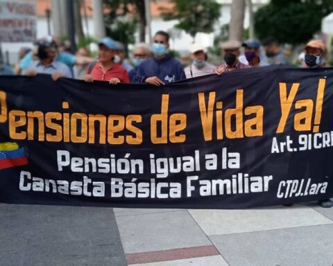 Retirees and pensioners demanded a better life condition on the Day of the Elderly