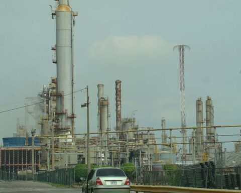 Reuters: Iranian company signs million dollar contract to reactivate El Palito refinery