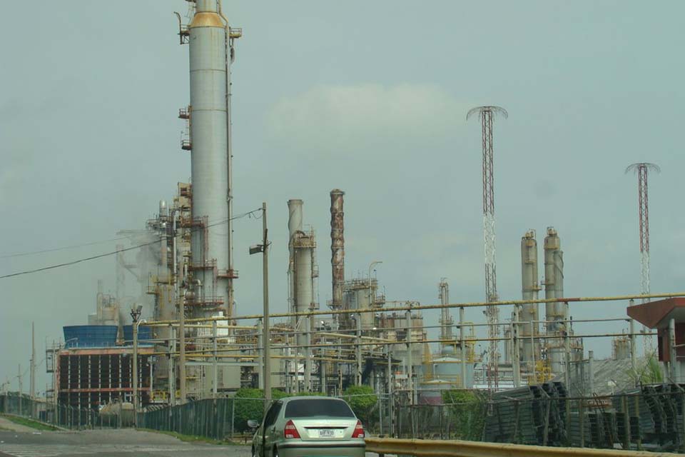 Reuters: Iranian company signs million dollar contract to reactivate El Palito refinery