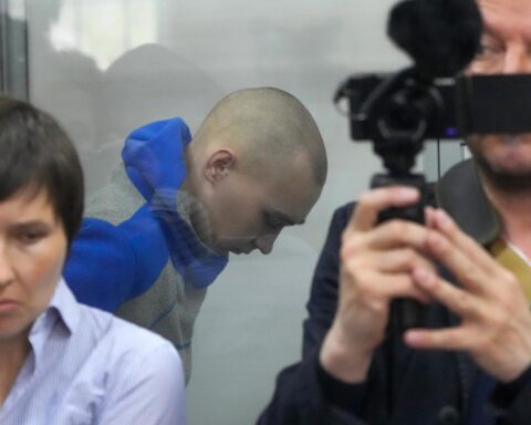 El tanquista ruso Vadim Shishimarin durante el juicio. Foto: AP