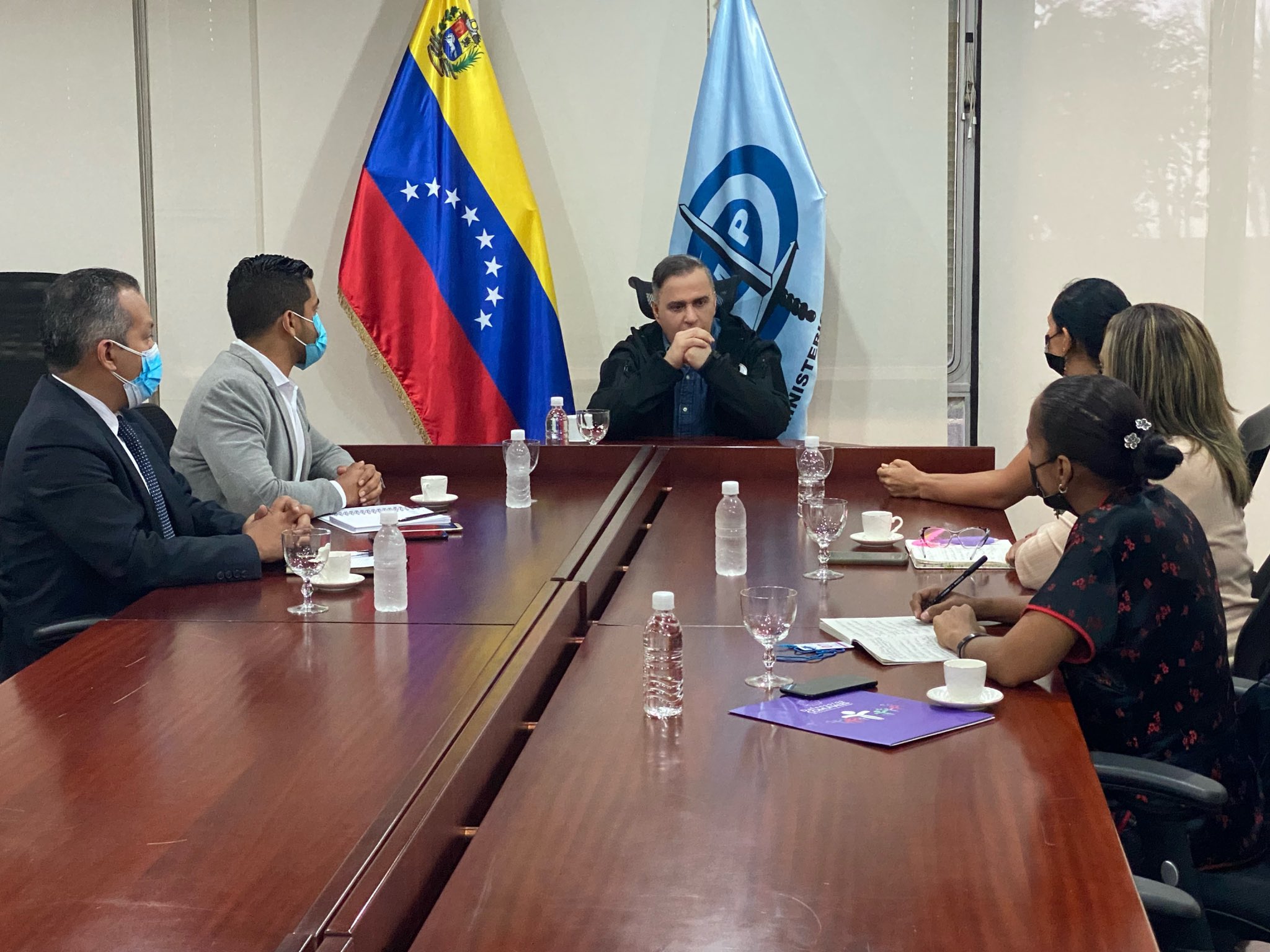 Saab held a meeting with relatives of a victim of femicide in Caracas