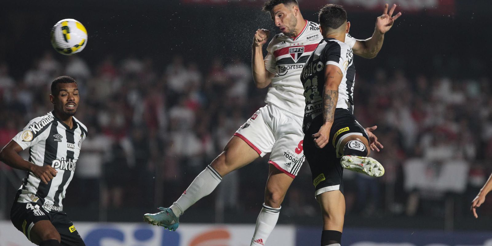 São Paulo defeats Santos in classic with penalty goal at the end