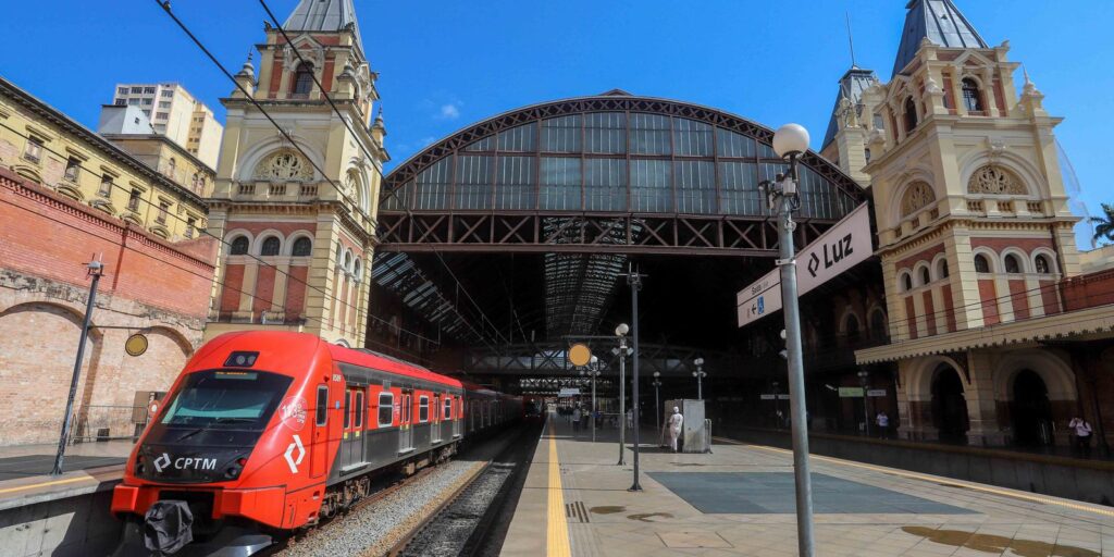 São Paulo subway stations register students for internship vacancies