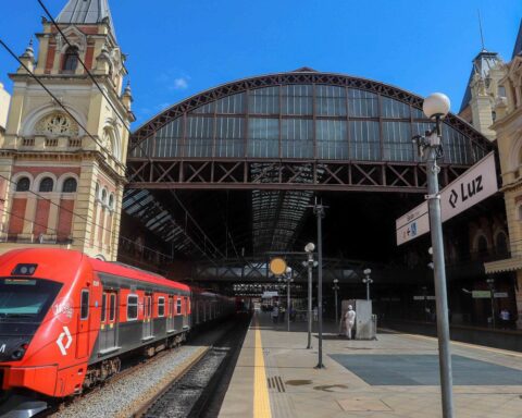 São Paulo subway stations register students for internship vacancies