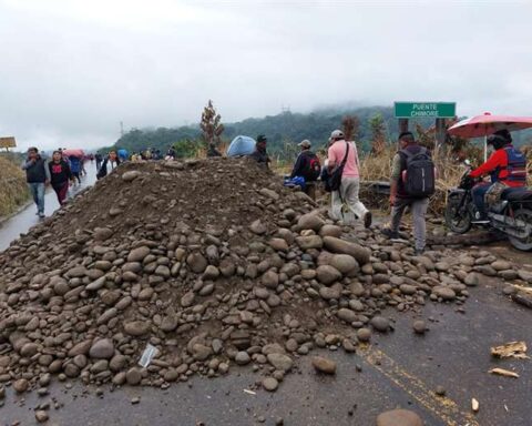 Second day of blockade in Chimoré;  the dialogue broke down in the early hours of Thursday