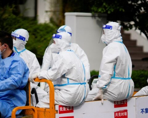 Shanghai residents are sent out of the city to curb Covid-19 outbreak