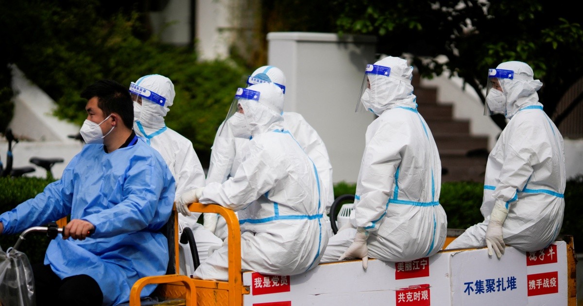 Shanghai residents are sent out of the city to curb Covid-19 outbreak