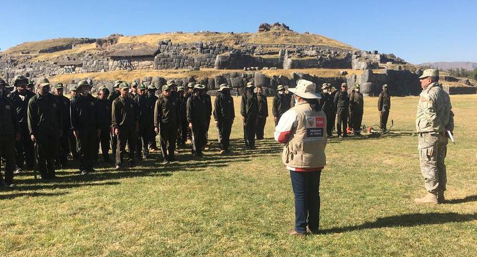 Soldiers clean and prune Sacsayhuamán (PHOTOS)