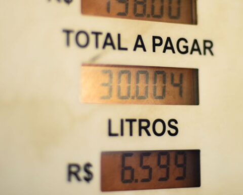 Stations will have two ways to show fuel prices