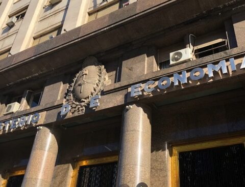 Tax collection in April grew 64% to 1,341,595 million pesos