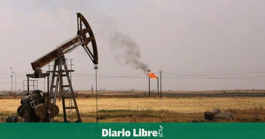 Texas oil falls 2.6%