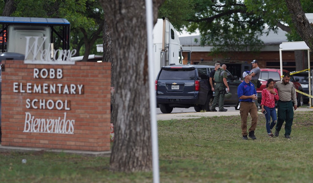 Texas school shooting: 18 children and 3 adults dead, according to new balance