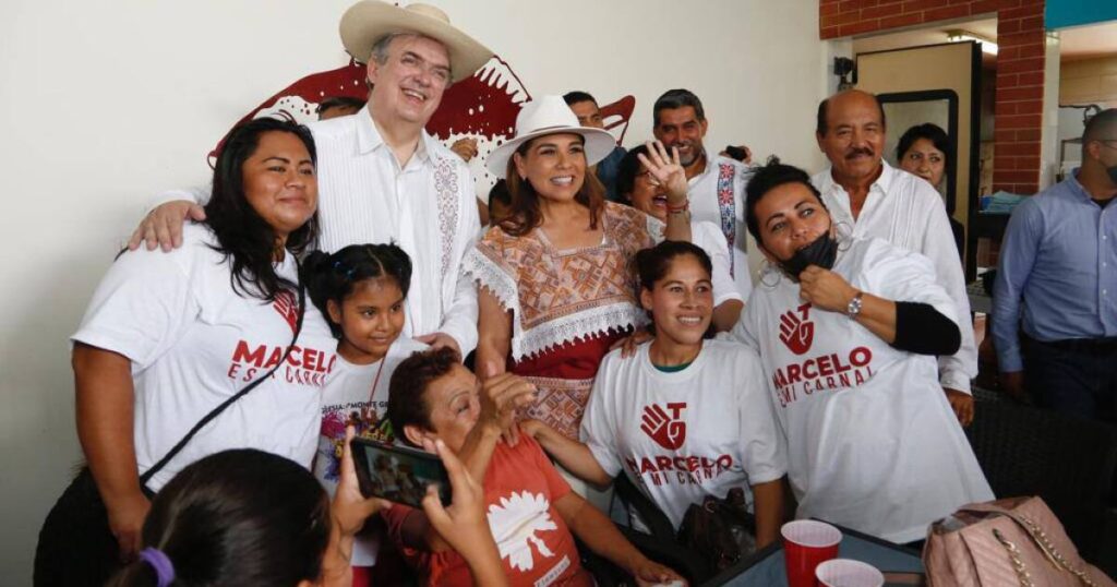 "Thank you for the vaccines, Marcelo!" They yell at Ebrard in Quintana Roo