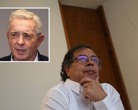 “That Uribe and his paramilitaries are cornered as they deserve”: Gustavo Petro