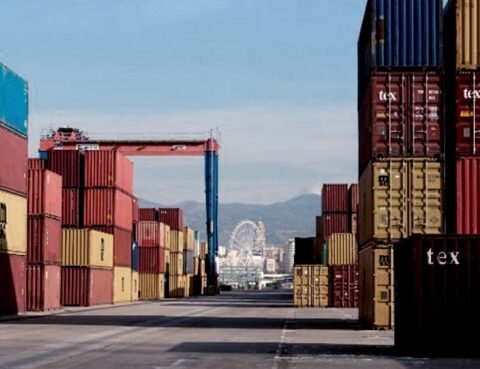 The April trade exchange closed with a surplus of US$ 1,447 million