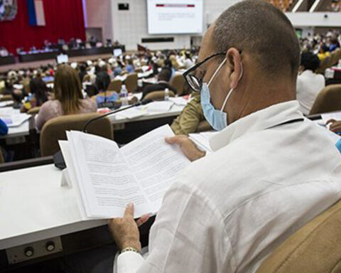 The Cuban Parliament approves a Penal Code that prohibits external aid to the independent press