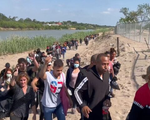 The Eagle Pass Border Patrol overwhelmed by an avalanche of Cubans and other migrants