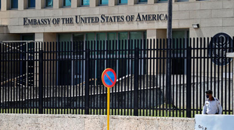 The US resumes the management of visas for immigrants in Cuba